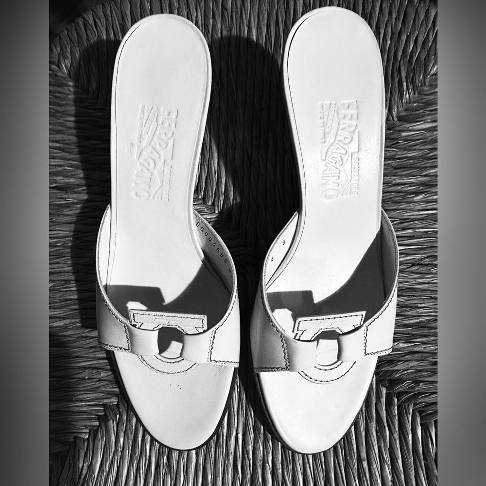 SALVATORE FERRAGAMO Women’s 8 B White Open Toe Kitten Heel Slide Slip-On Sandal